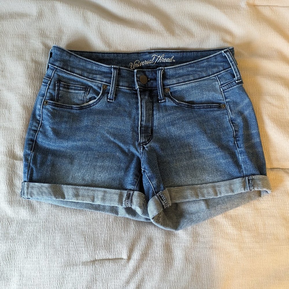 UNIVERSAL THREAD MIDI JEAN SHORTS SIZE 0/25